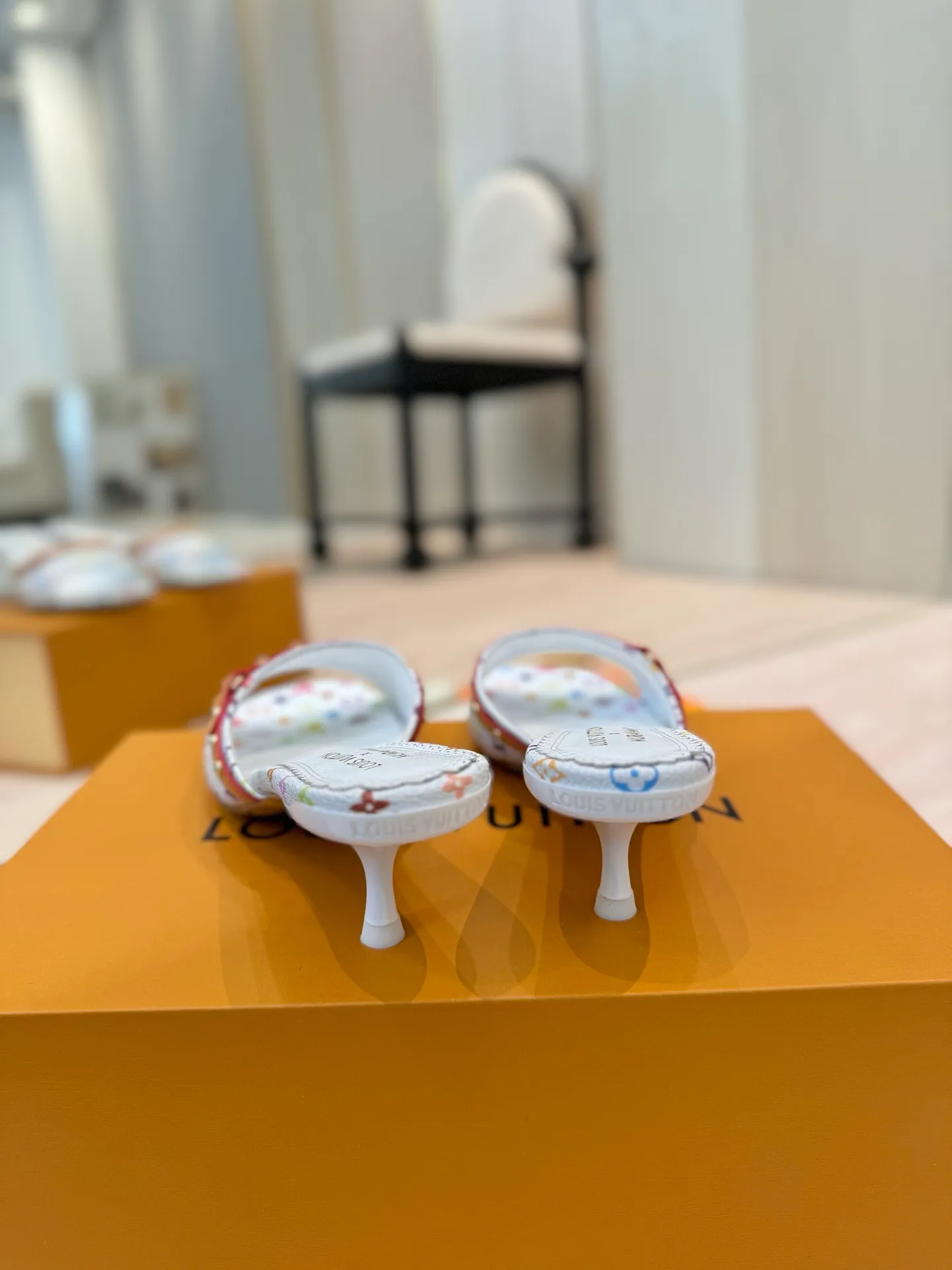 👟👟Ex-factory price 600👟👟 (top version) louis vuitton LV Louis Vuitton 25/Spring and Summer The latest Mary Jane shoes are simple and exquisite, full of high-end, showing elegance~ They look great on the feet and are full of summer shoes💯Awesome ✅Upper: 3D printed cowhide ✅Inner lining: Sheepskin lining, ✅Outsole: Genuine leather outsole imported from Italy ✅Size: 35-41 (40 to 41 customized, non-returnable) ✅Packaging: full set of packaging